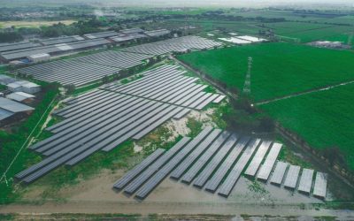 AES repotencia una mega hidroeléctrica y concreta tres proyectos solares en Colombia